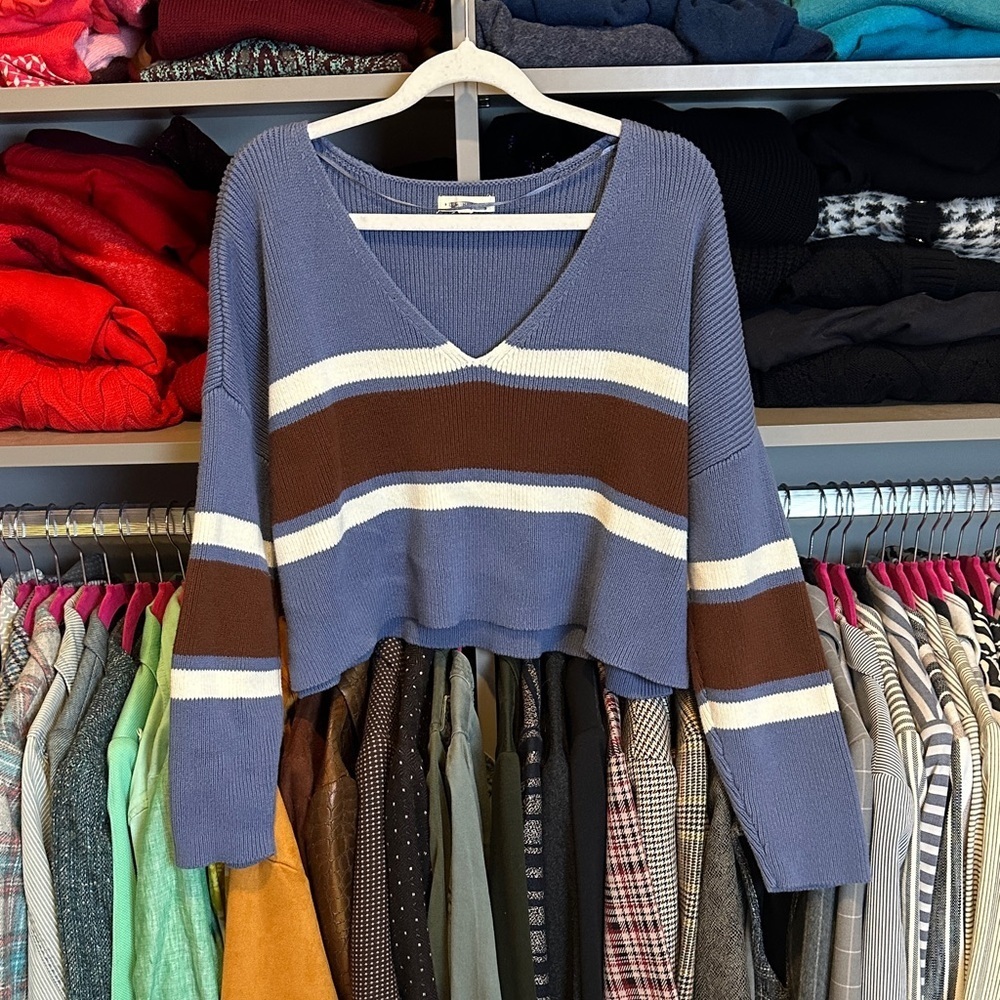 LA Hearts blue/brown/white striped long sleeve v neck cropped sweater size M